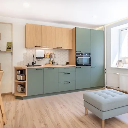 Апартаменты Designer In The Heart Of The - Free Parking! *