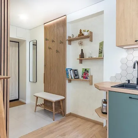 Апартаменты Designer In The Heart Of The - Free Parking! *