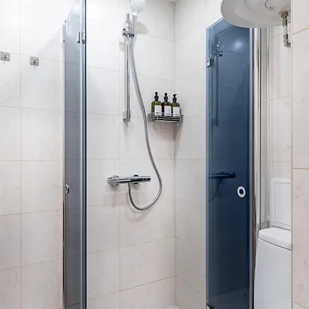 Designer In The Heart Of The - Free Parking!