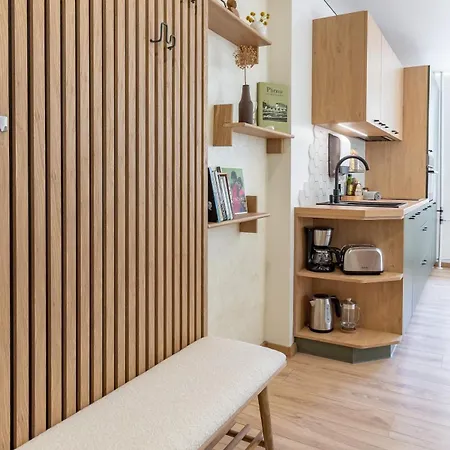 Апартаменты Designer In The Heart Of The - Free Parking! *