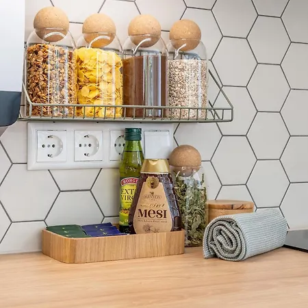 Designer In The Heart Of The - Free Parking! *