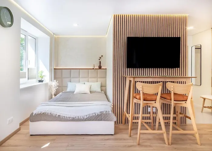 Designer In The Heart Of The - Free Parking! Apartment *