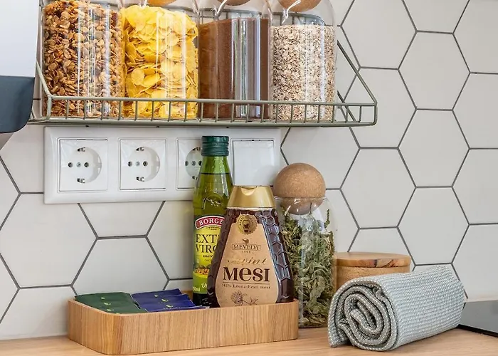 Designer In The Heart Of The - Free Parking! *